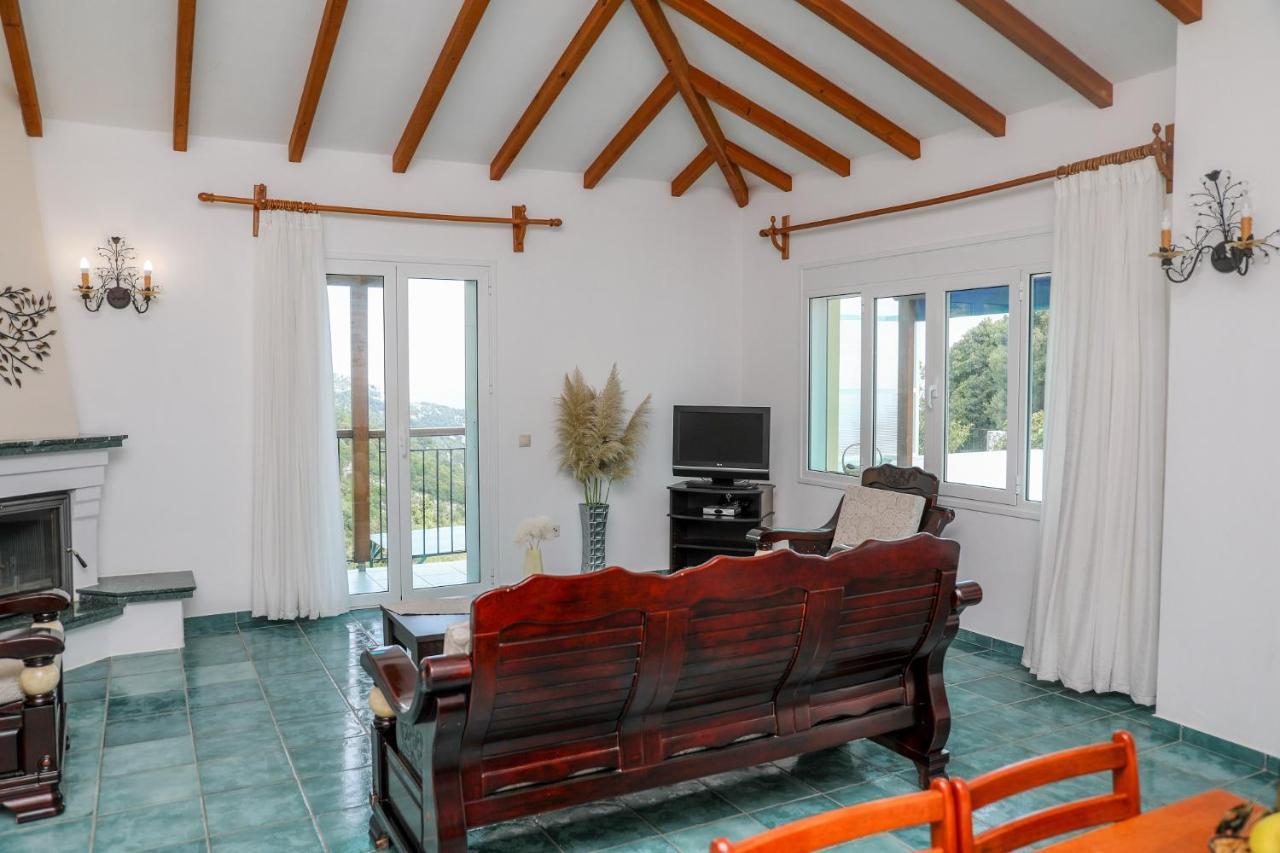 Villa Mitzelos Moni Evaggelistrias Экстерьер фото