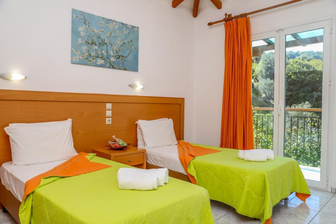 Villa Mitzelos Moni Evaggelistrias Экстерьер фото